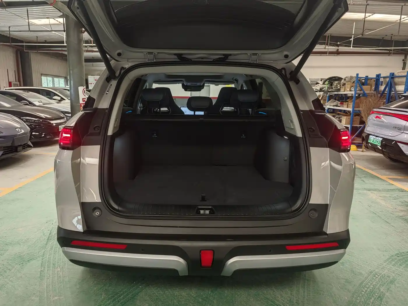 BYD Hai Shi 07 DM-i 2025 150 Pilot+ Edition фото 15