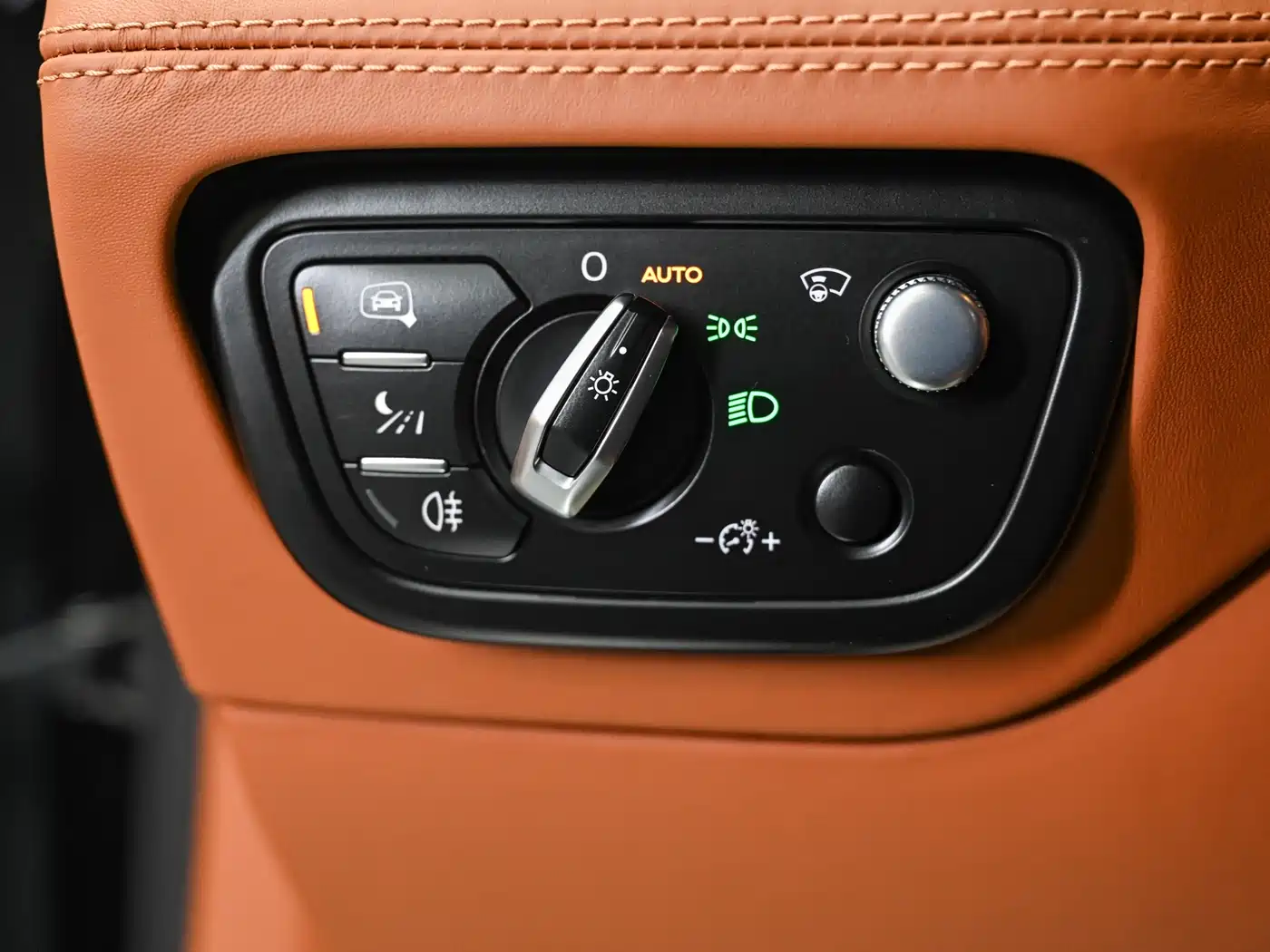 BENTLEY TIMYUE PLUG-IN HYBRID