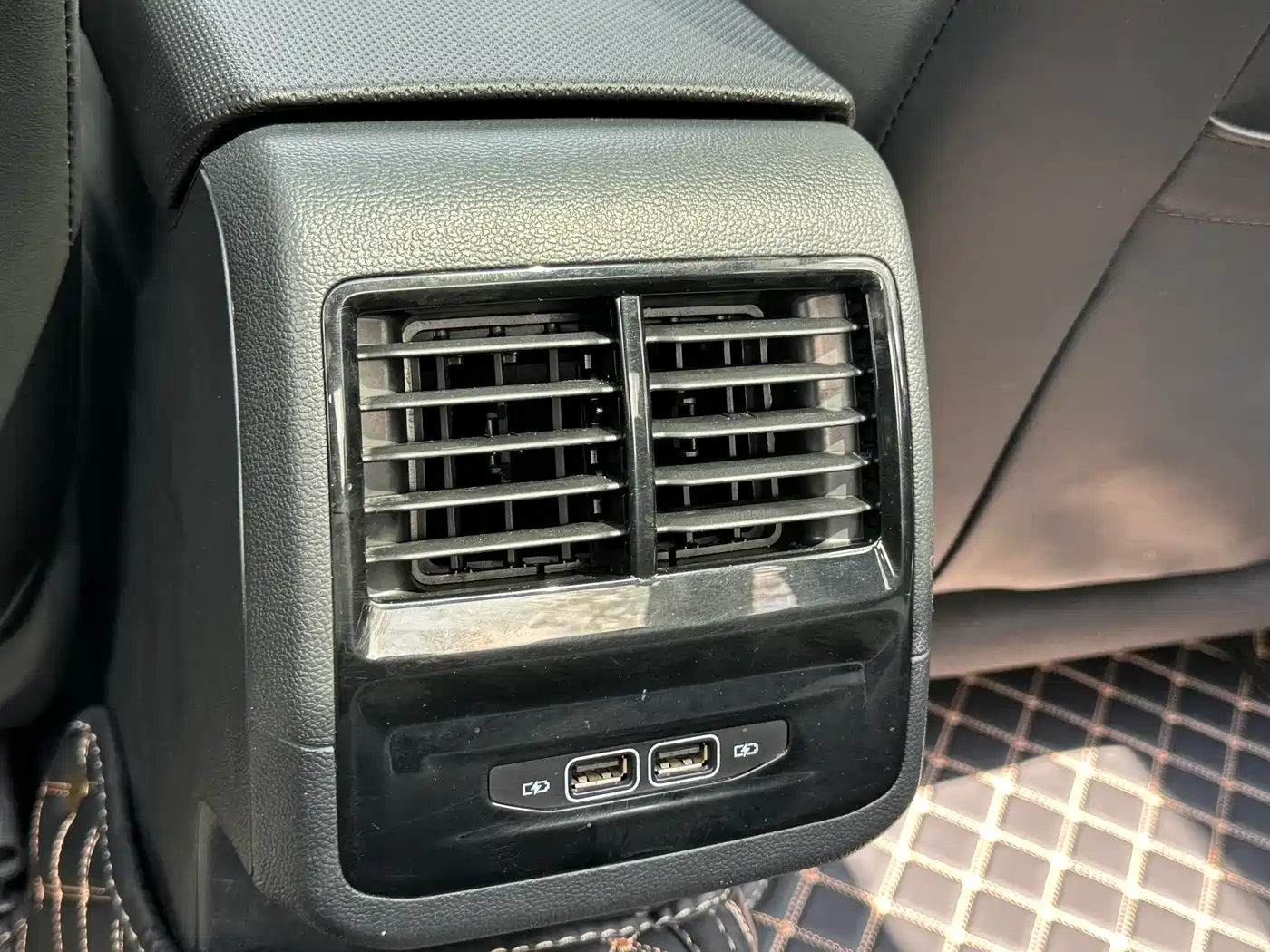 Volkswagen Sagitar 2023 Model Year 280TSI DSG Surpass Edition фото 7