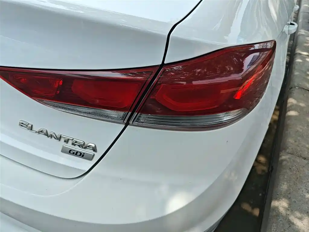 Hyundai Elantra 2016 Model 1.6L Automatic Smart Elite фото 8