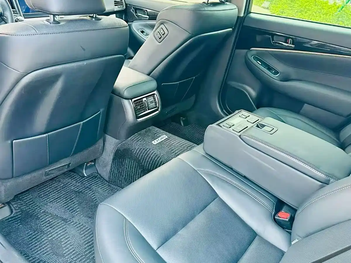 Toyota Crown 2018 2.0T Premium Edition фото 5