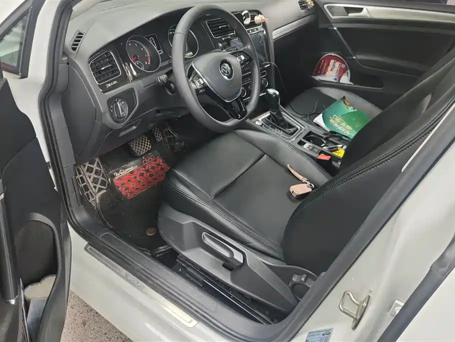 Volkswagen Golf 2020 Beloved Edition 200TSI DSG Comfort фото 9