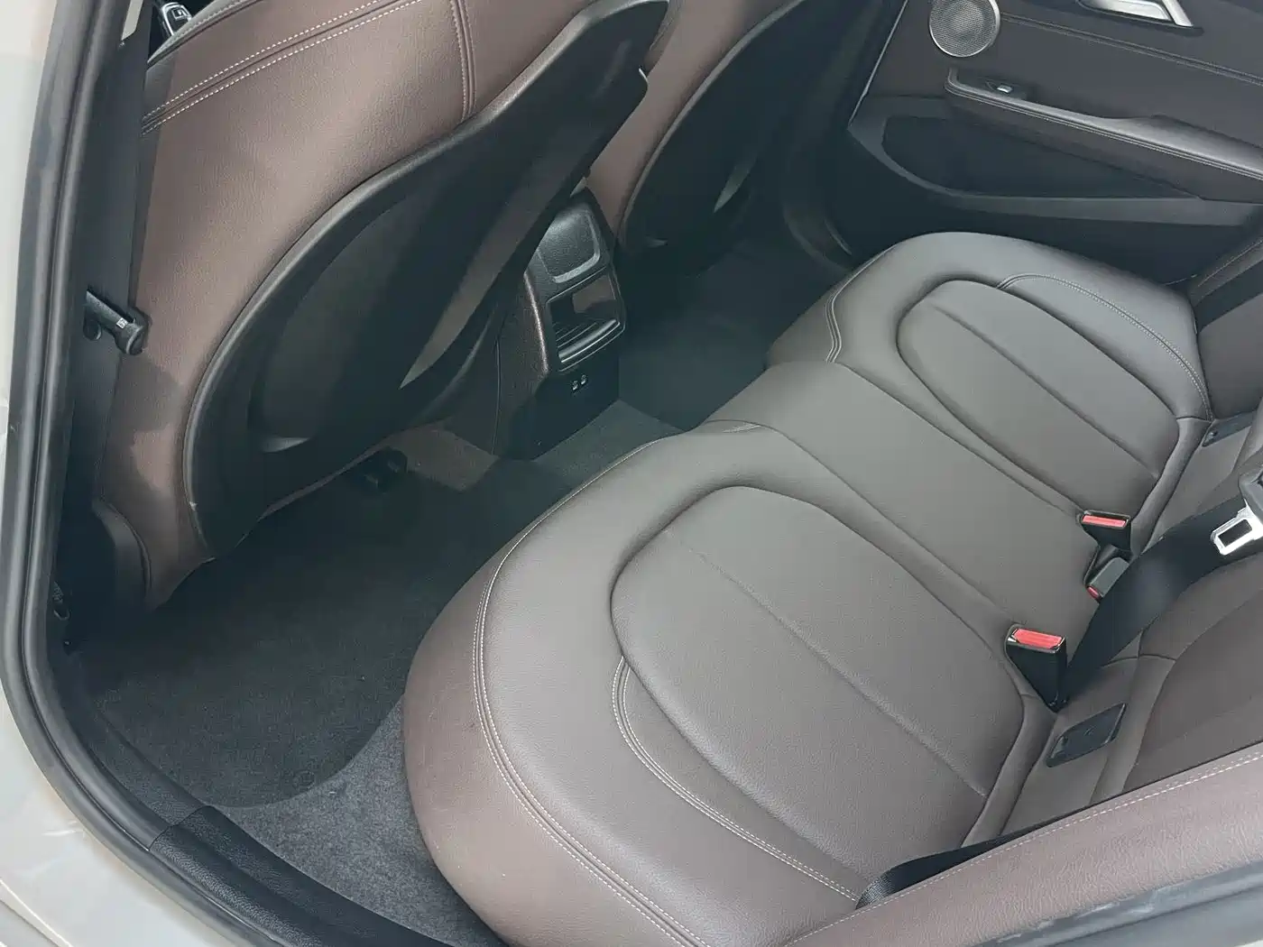 BMW 1 Series 2023 120i M Sport Shadow Edition фото 28