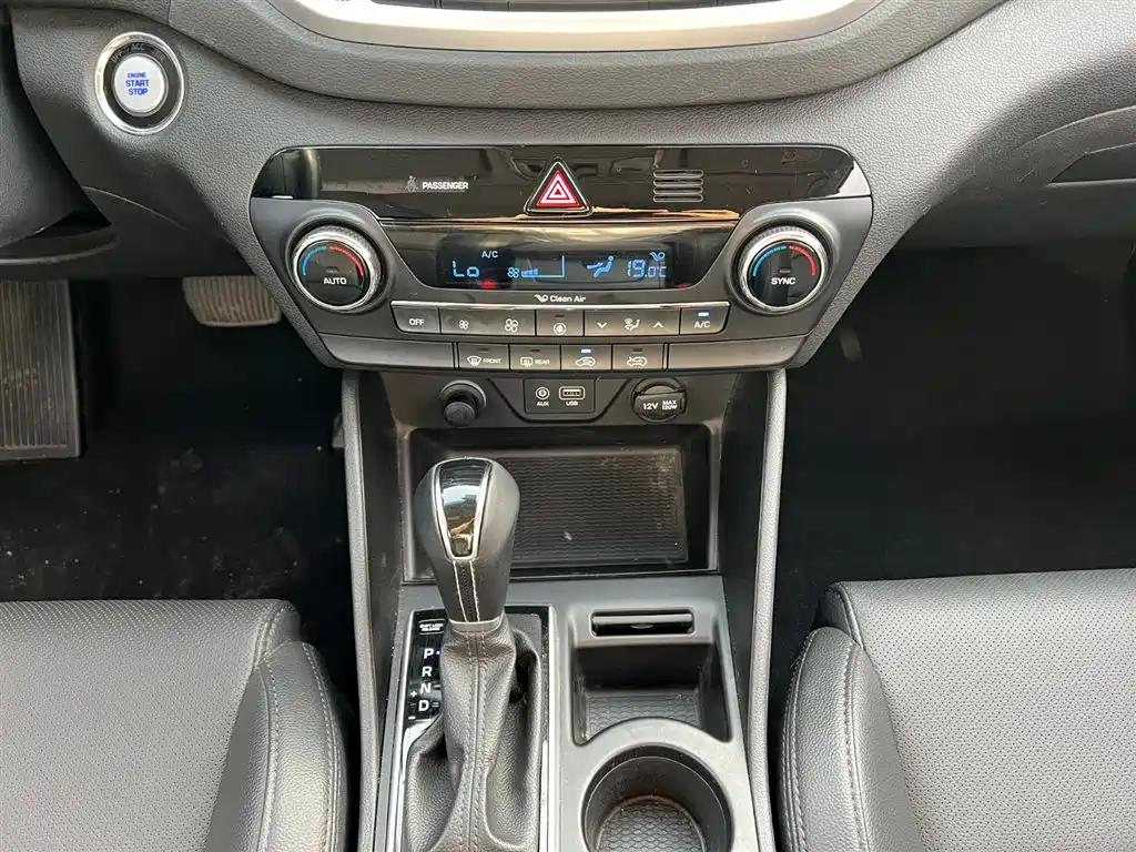 Hyundai Tucson 2018 1.6T DCT 2WD 15th Anniversary Special Edition фото 18