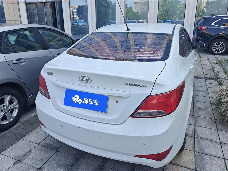 Hyundai Verna 2014 1.4L Manual Smart GLS фото 3