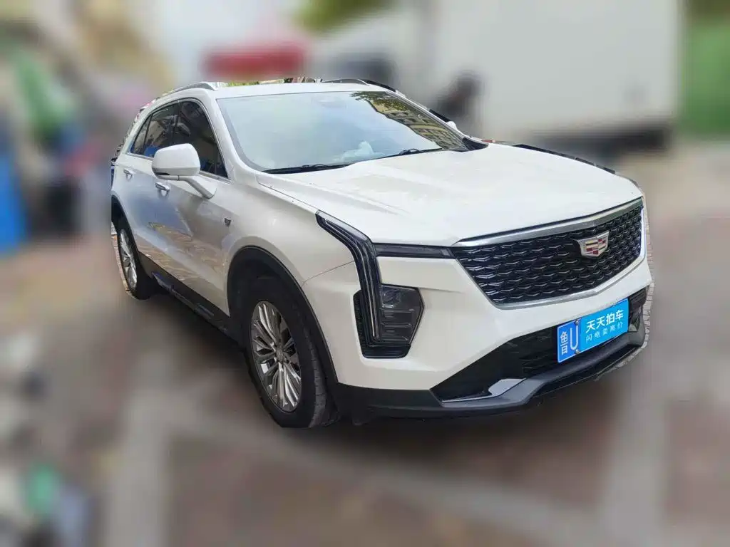 Photo 3 - Cadillac XT4