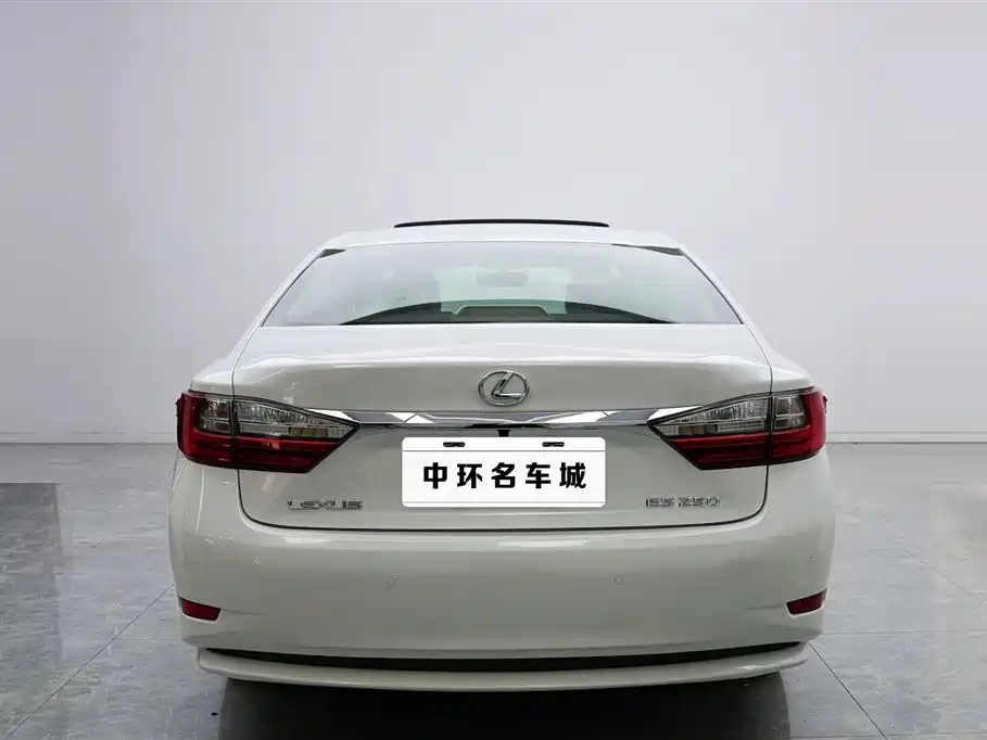 Lexus ES 2015 250 Elegance Edition фото 18