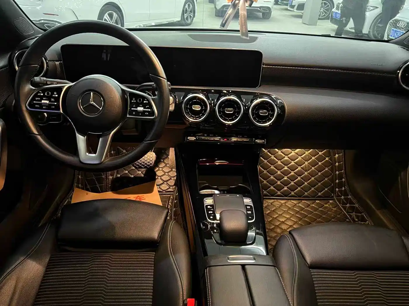 Mercedes-Benz A-Class (Import) 2019 A 200 Dynamic Version фото 5