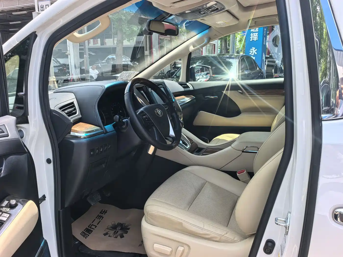 Toyota Alphard 2018 3.5L Premium фото 5