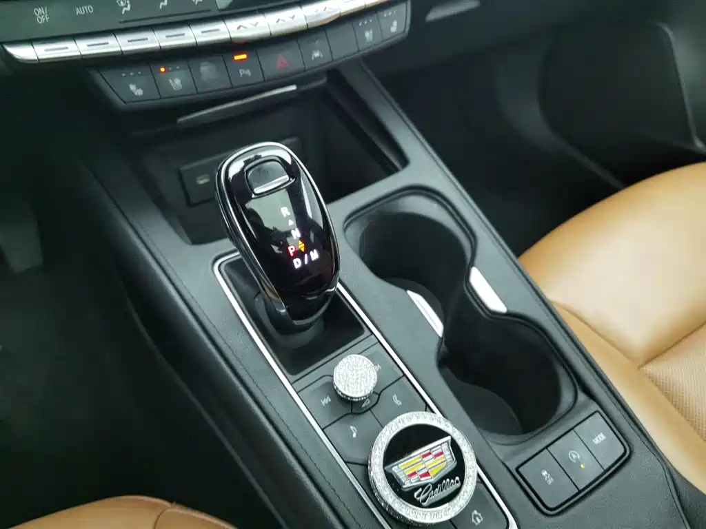 CADILLAC XT4