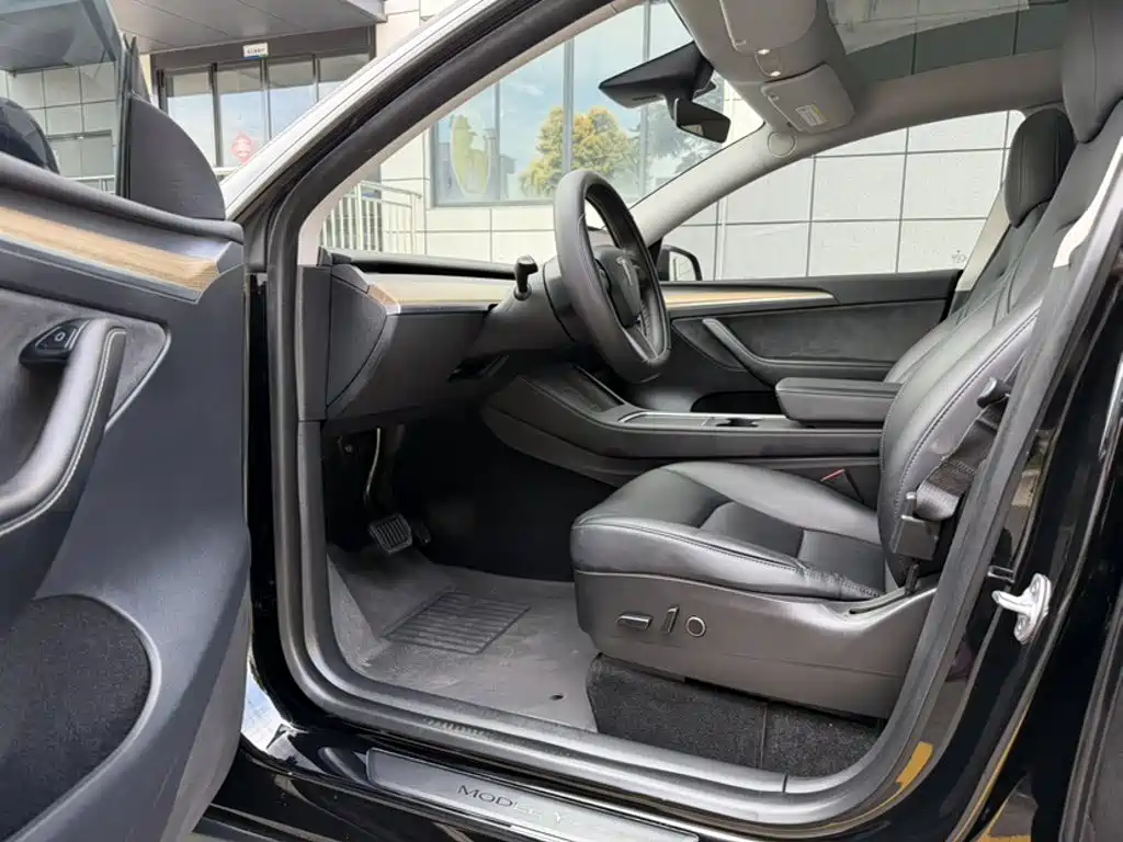 Фото 8 - Tesla Model Y