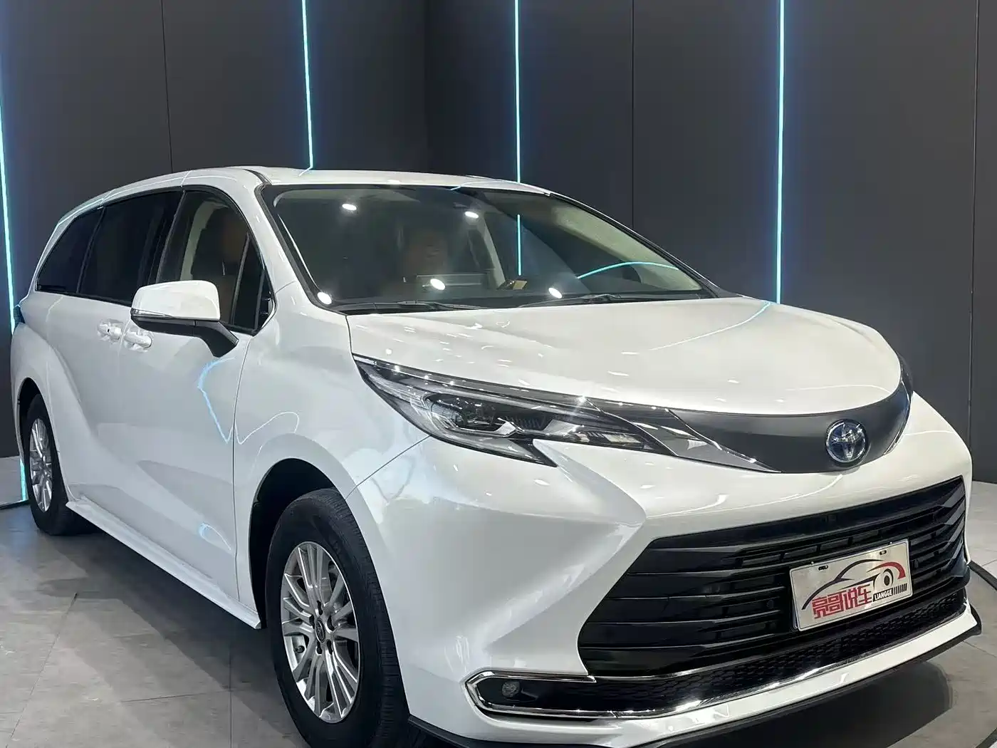 Toyota Sienna 2021 2.5L Hybrid Comfort Edition фото 3
