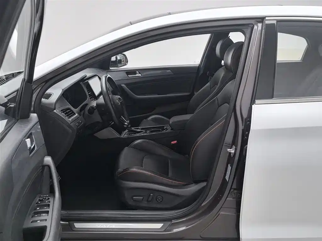Hyundai Sonata 2015 1.6T GLS Smart фото 10