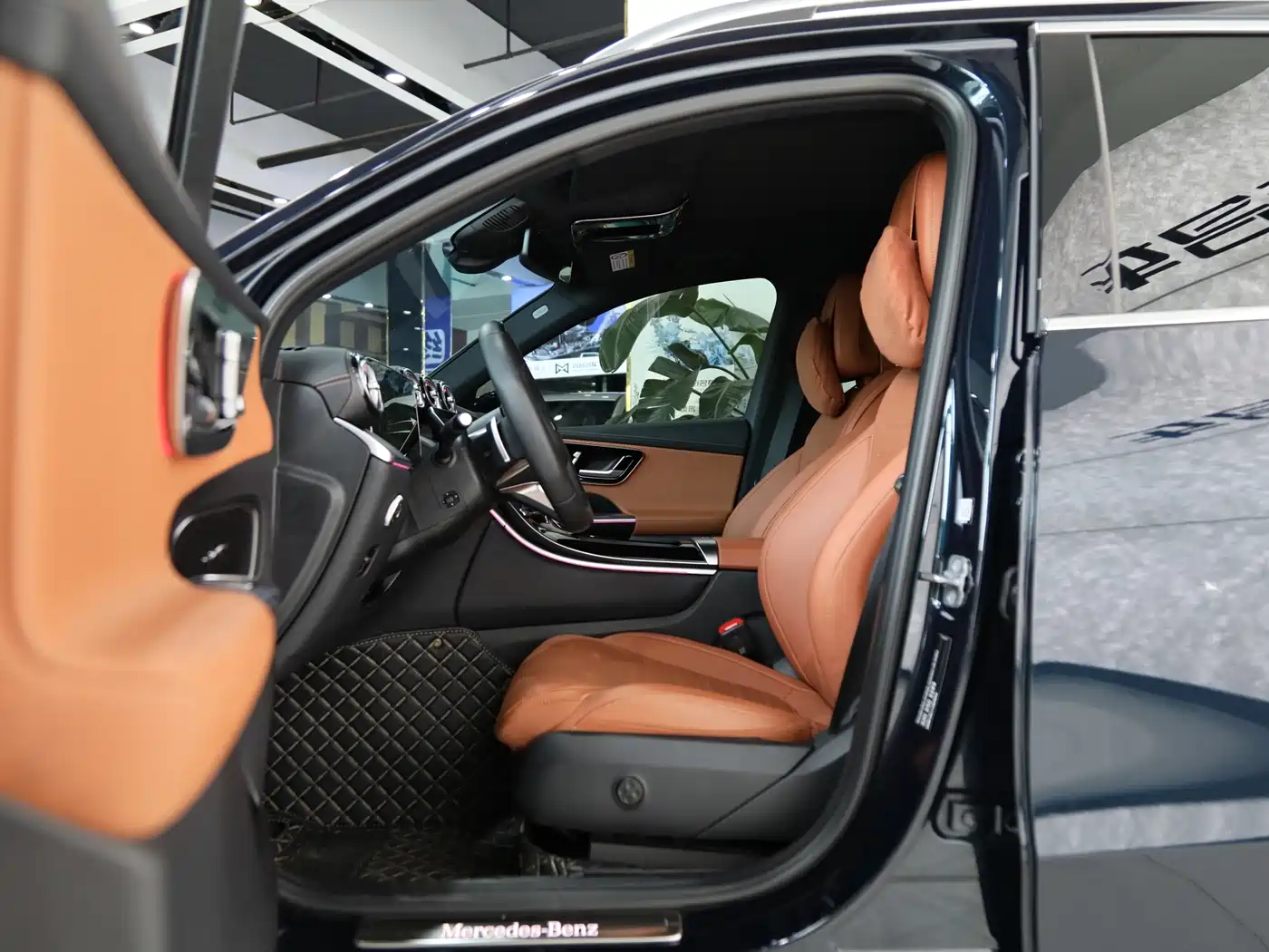 Mercedes-Benz GLC 2023 GLC 260 L 4MATIC Luxury 5-Seater фото 6