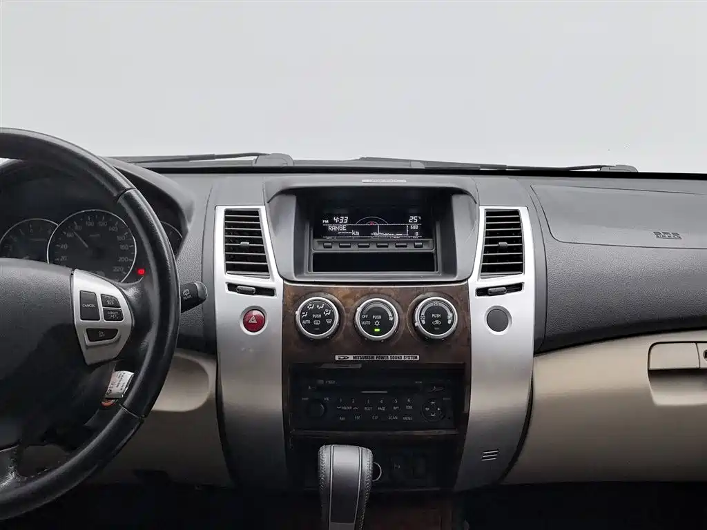 Mitsubishi Pajero Sport 2013 3.0L Automatic 2WD Luxury фото 12