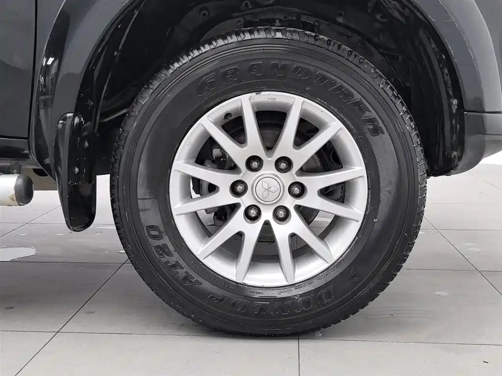 Mitsubishi Pajero Sport 2013 3.0L Automatic 2WD Luxury фото 17