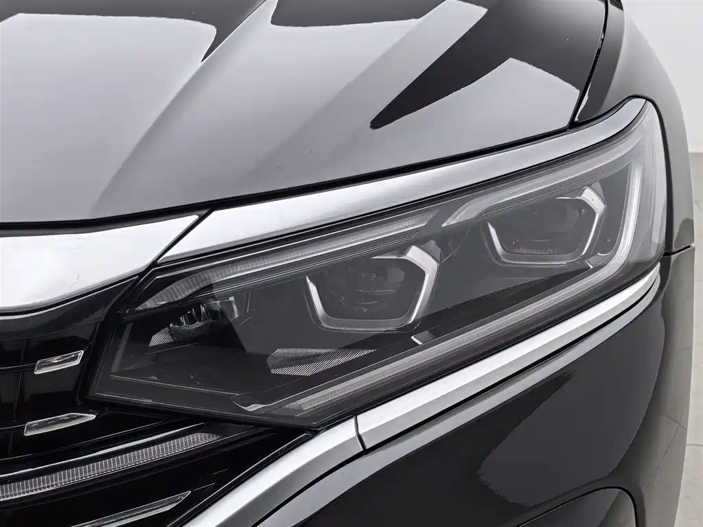 Volkswagen Passat 2023 330TSI Luxury Edition фото 7