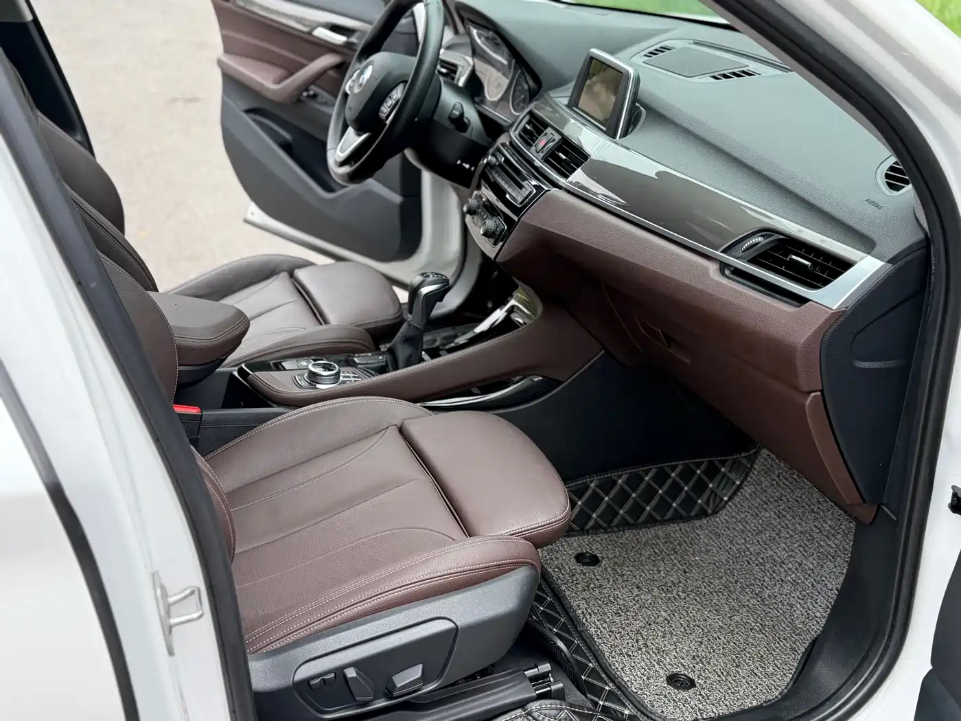 BMW X1 2018 sDrive20Li Leading Model фото 13