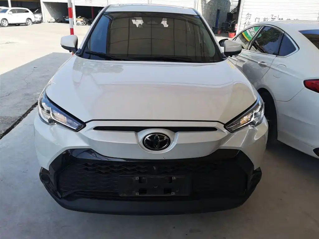 Toyota Frontlander 2023 2.0L CVT Leading Edition фото 3