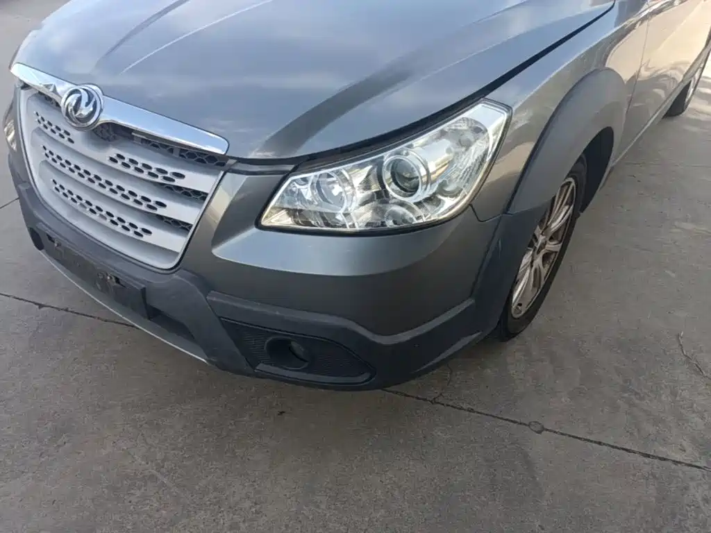 Dongfeng Aeolus Dongfeng Fengshen H30 2015 2012 CROSS 1.6L Manual Zunshang Edition