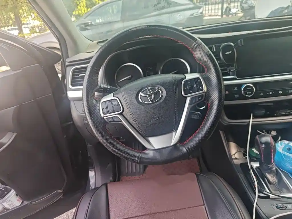 Фото 3 - Toyota Highlander