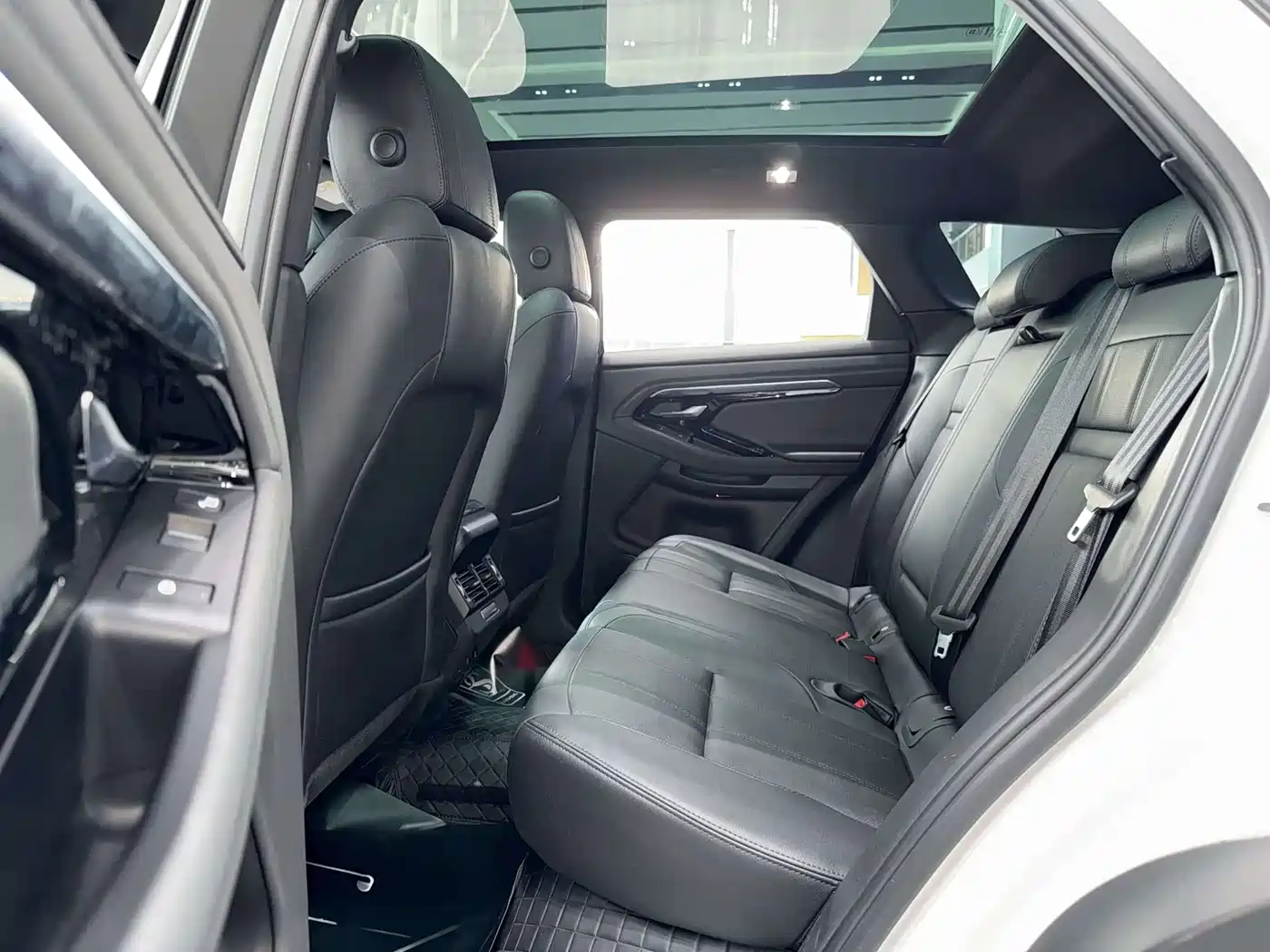 Land Rover Range Rover Evoque 2020 249PS R-DYNAMIC S Sport Edition фото 5
