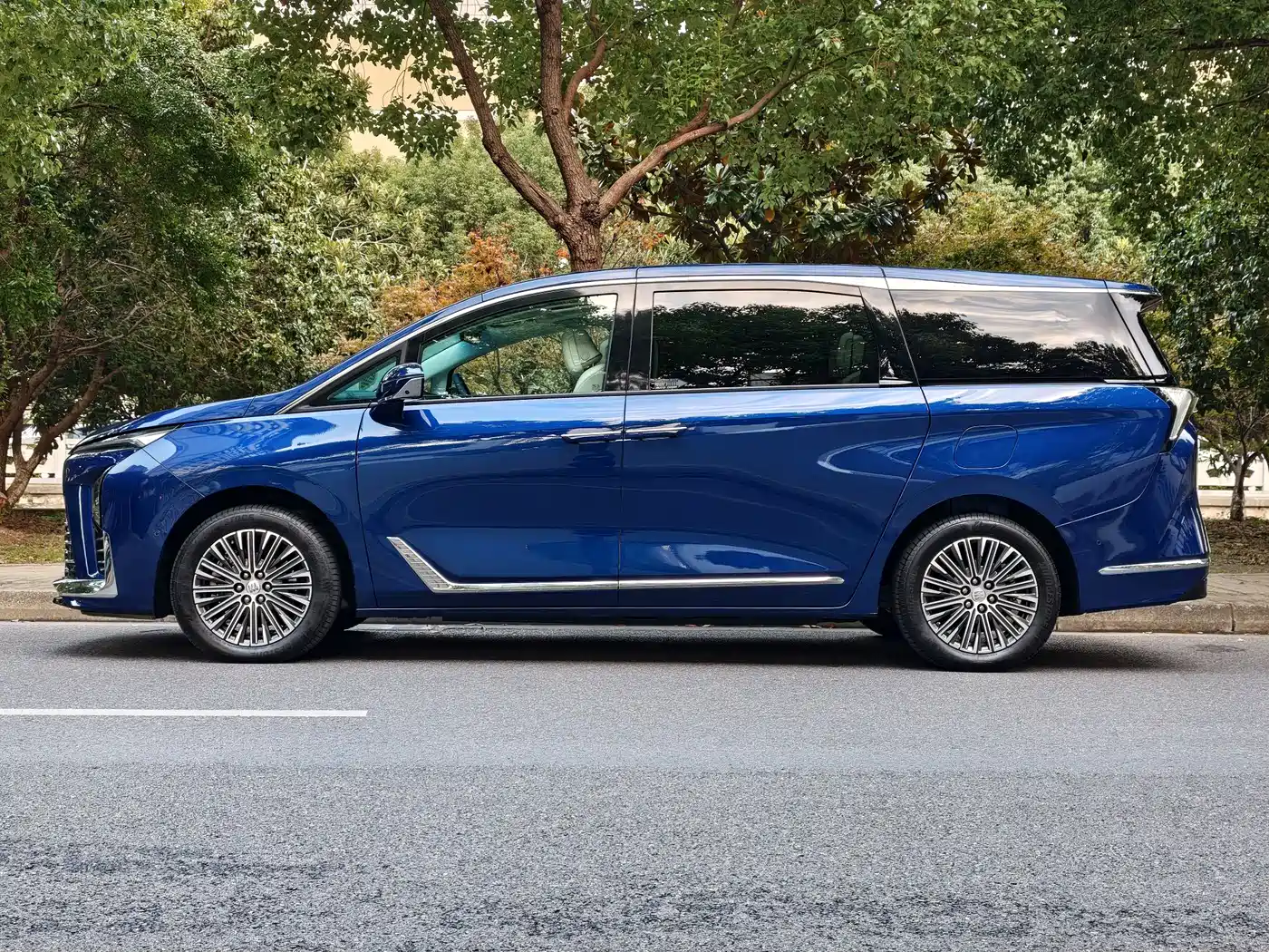 BUICK GL8 NEW ENERGY