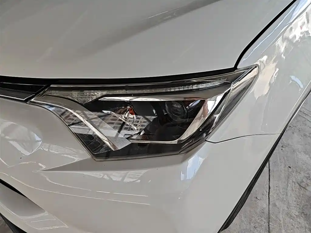 Toyota RAV4 Rongfang 2016 2.0L CVT 2WD Trend (China V) фото 24