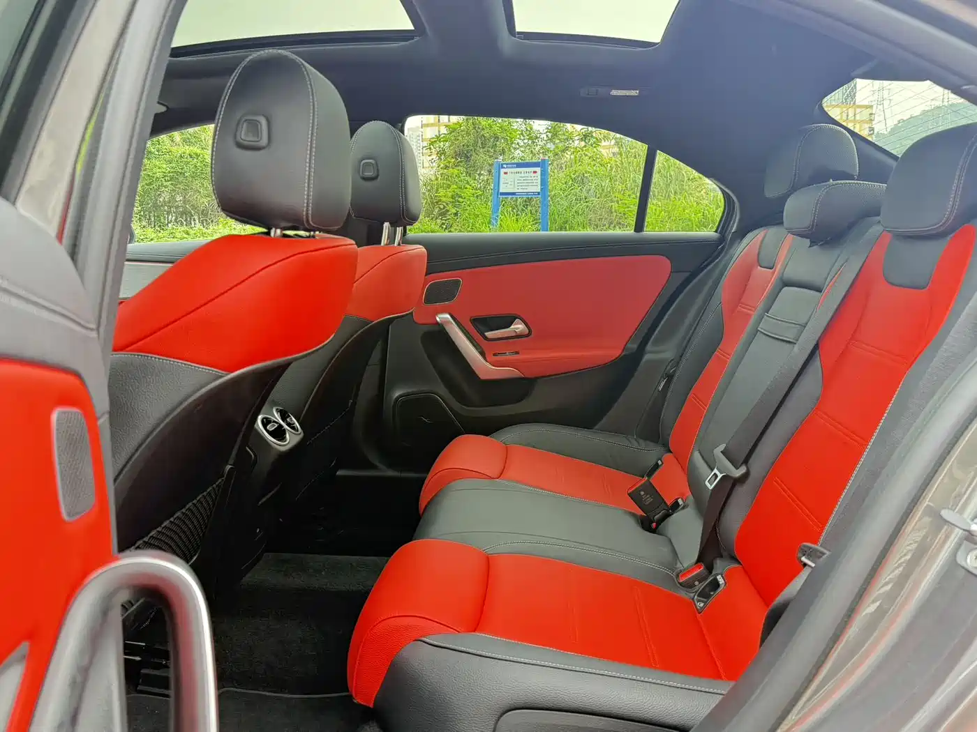 Mercedes-Benz A-Class AMG 2025 AMG A 35 L 4MATIC фото 12