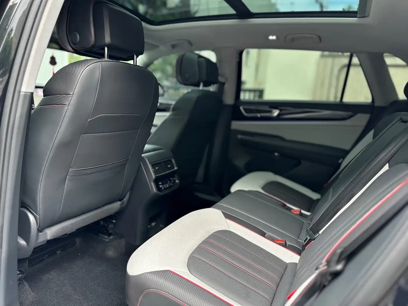 Volkswagen Teramont 2024 Teramont X 380TSI 4WD Premium Luxury Edition фото 12