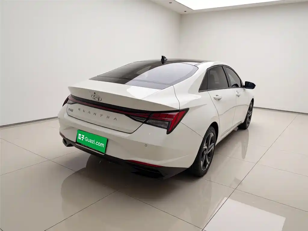 Hyundai Elantra 2021 1.5L CVT LUX Premium Edition фото 25