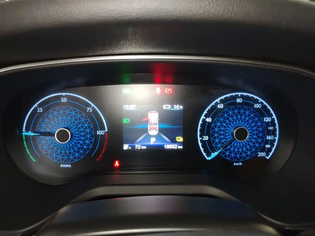 Hongqi E-QM5 2023 Facelift Basic Travel Edition фото 8