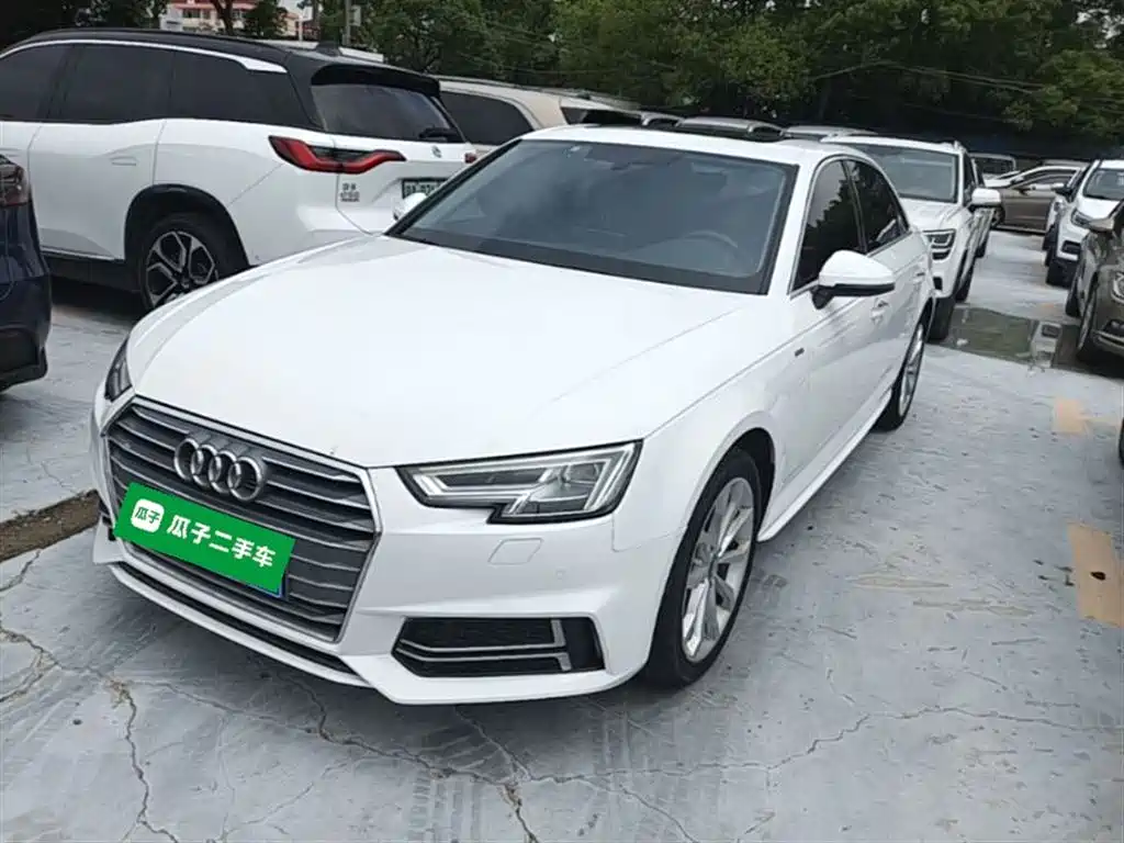 Audi A4L 2018 30th Anniversary 40 TFSI Fashion