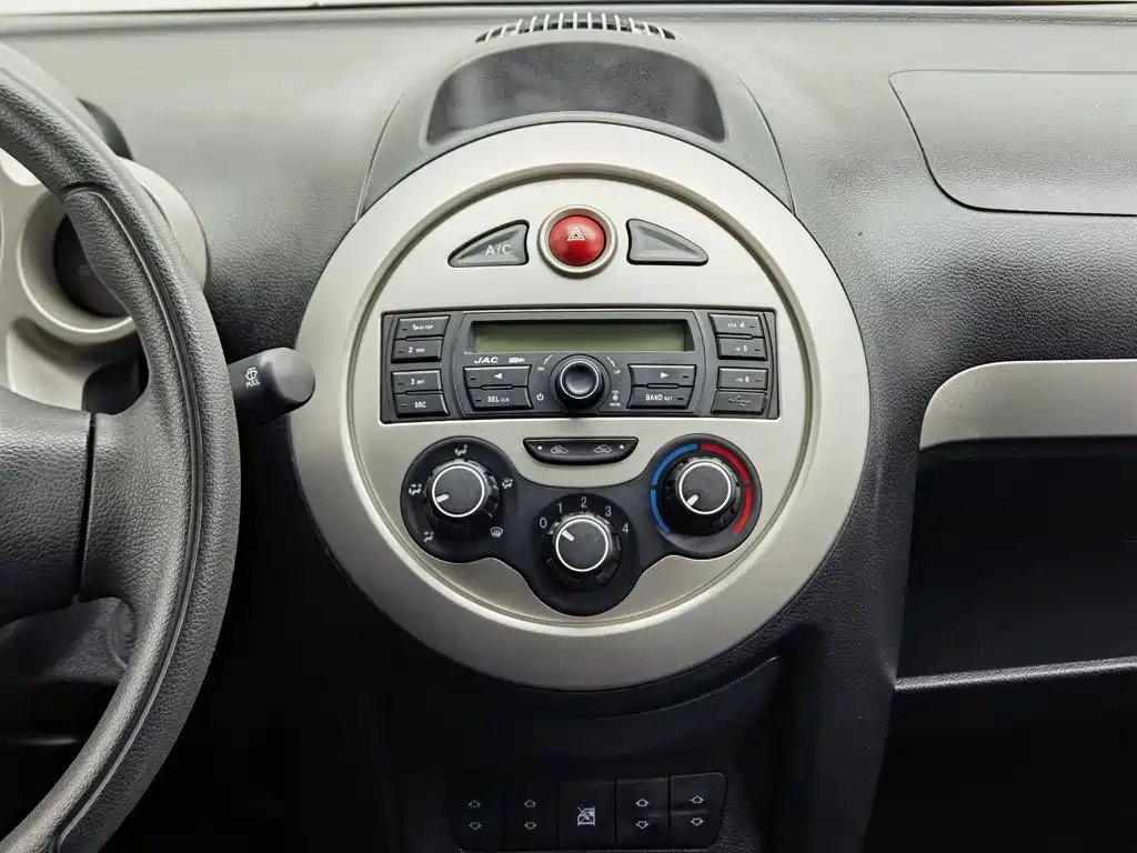 JAC Motors Yueyue 2015 2013 1.0L Comfort Model