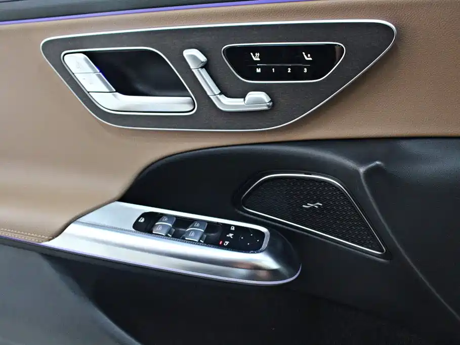 Mercedes-Benz E-Class 2024 E 300 L Fashion фото 4