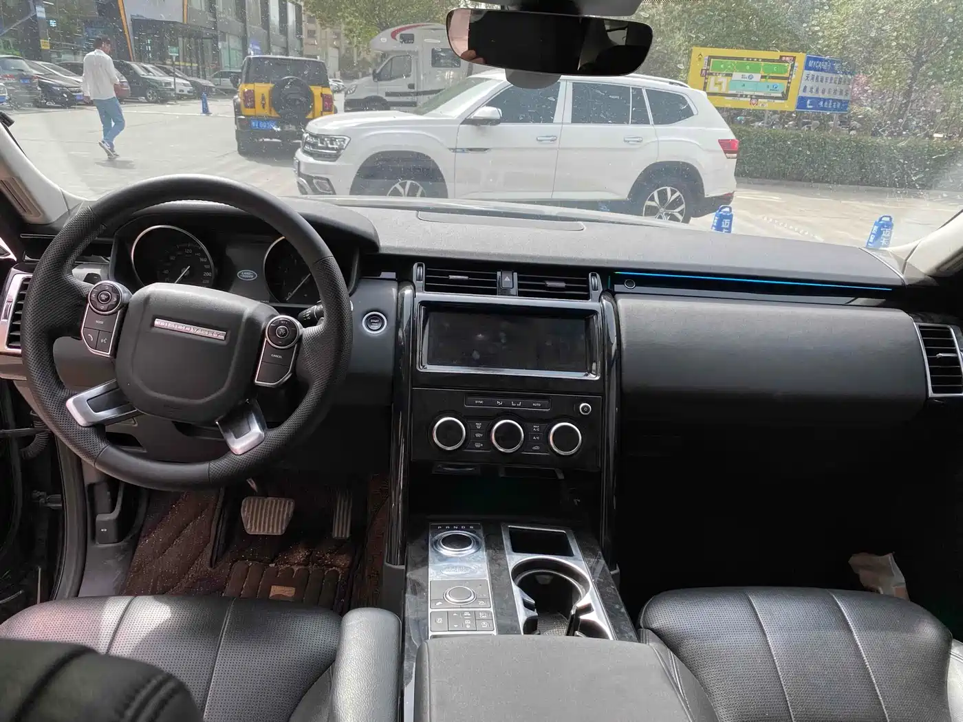 Land Rover Discovery 2017 3.0 SC V6 SE фото 6