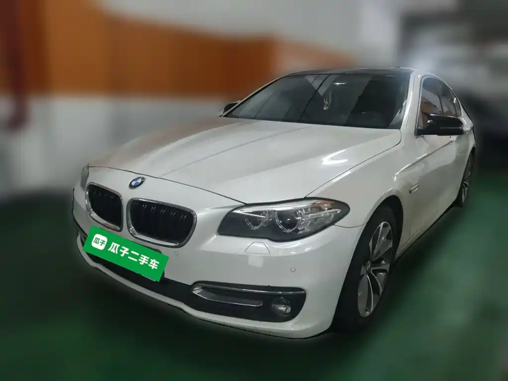 Photo 2 - BMW 5 Series (Import)