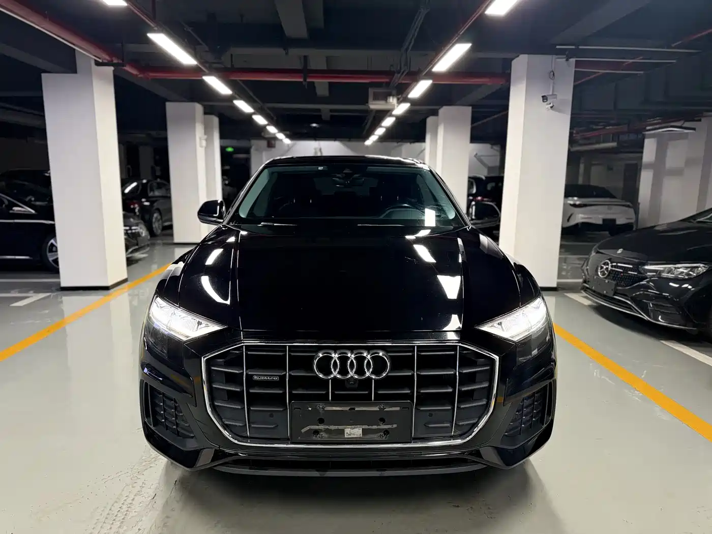 Фото 2 - Audi Q8
