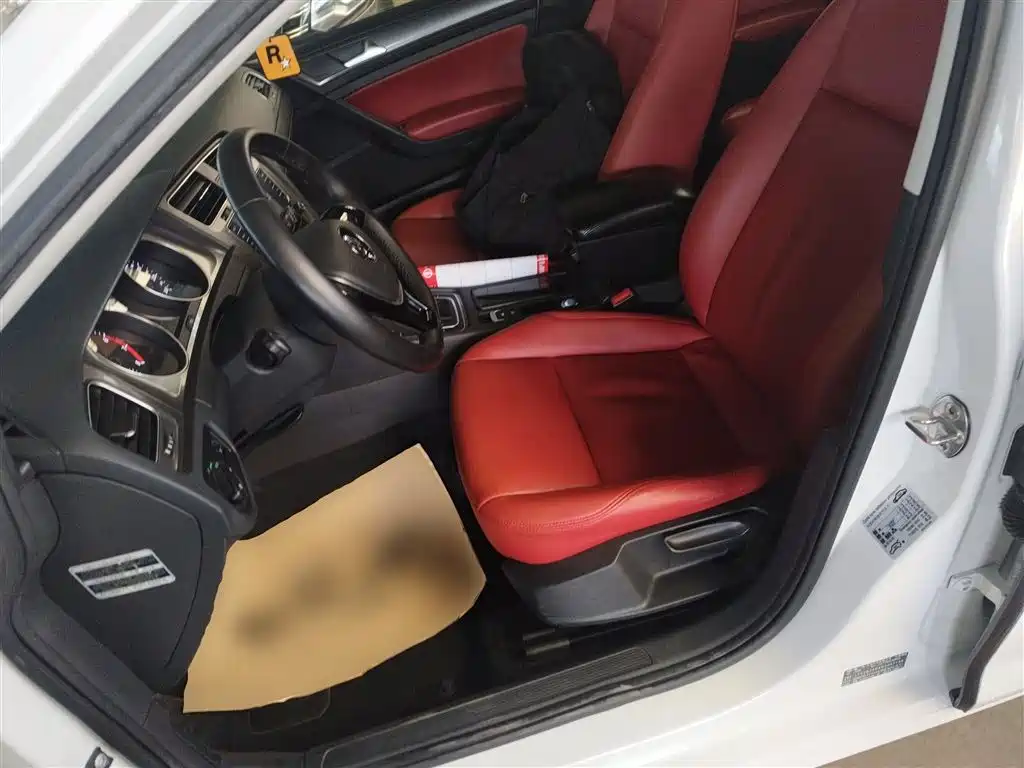Volkswagen Golf 2016 1.6L Automatic Fashion фото 15
