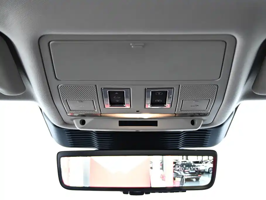 Land Rover Range Rover Evoque 2024 Range Rover Evoque L 249PS Light Master Edition фото 28