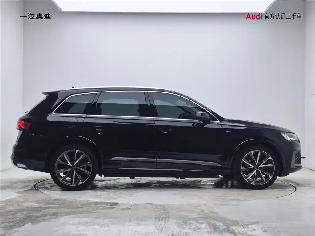 Audi Q7 2023 55 TFSI quattro S line Sport фото 3