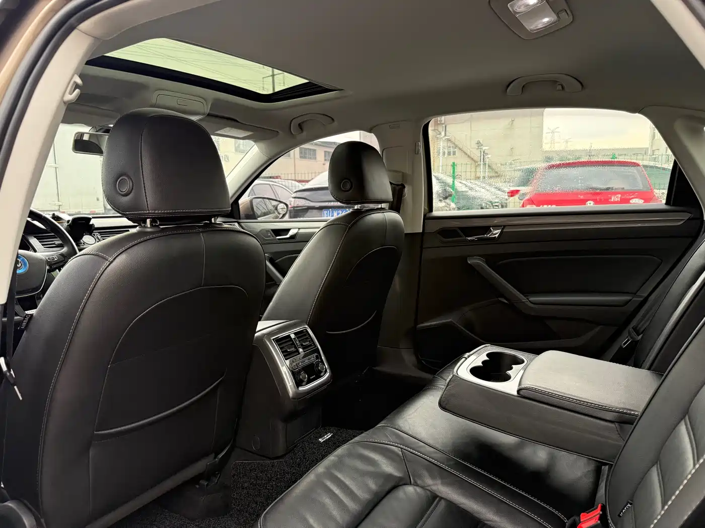Volkswagen Passat 2017 330TSI DSG Prestige фото 11