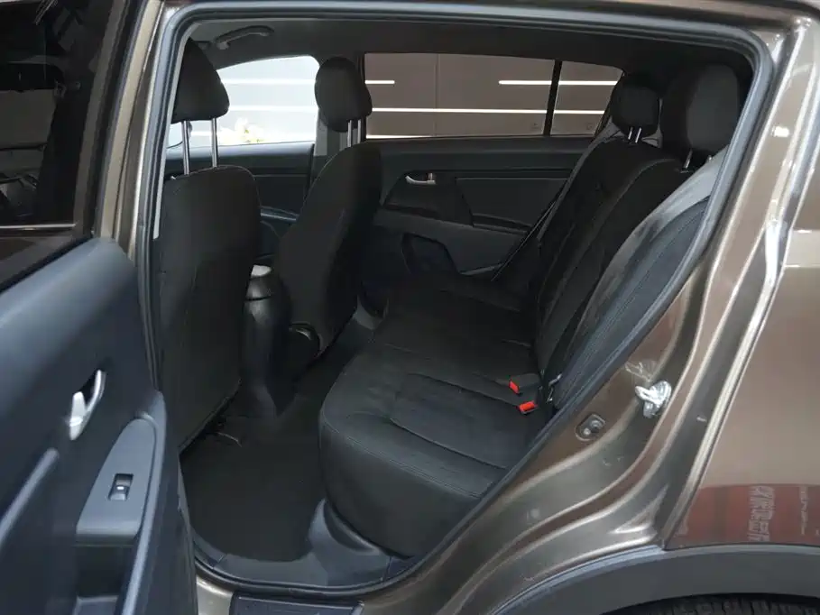 Kia Sportage 2012 2.0L Manual 2WD GL фото 15