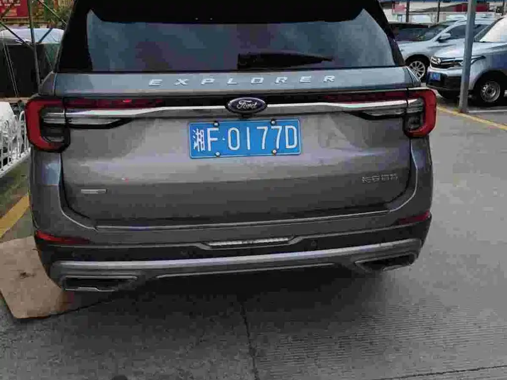Фото 6 - Ford Explorer