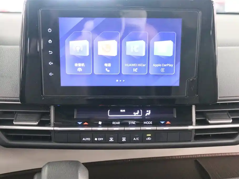 Toyota Granvia 2023 2.5L Hybrid Comfort Edition фото 9