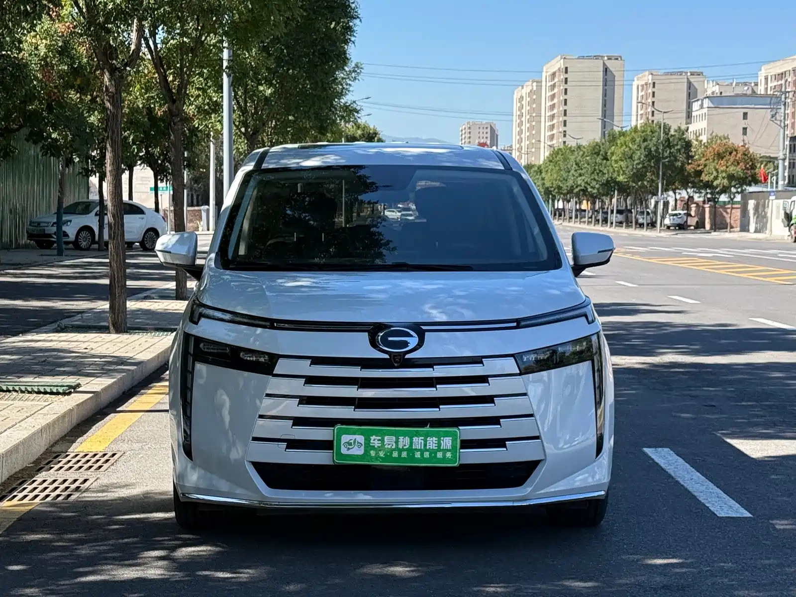 Фото 2 - GAC Trumpchi Trumpchi E8