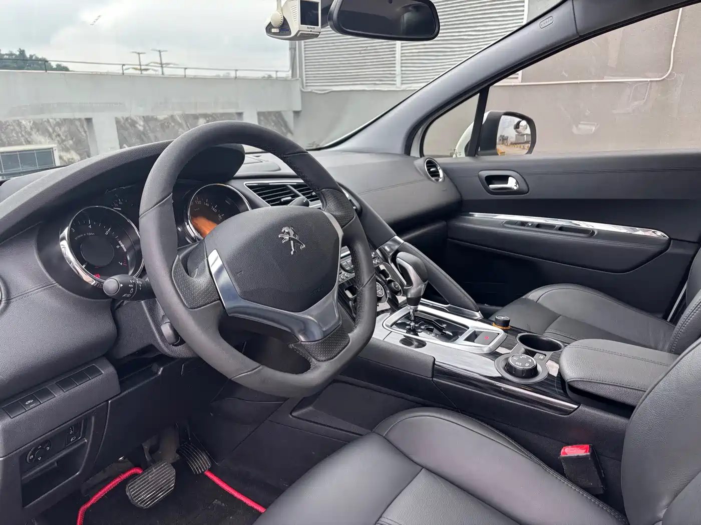 Peugeot 3008 2013 1.6THP Roland Garros Edition фото 5