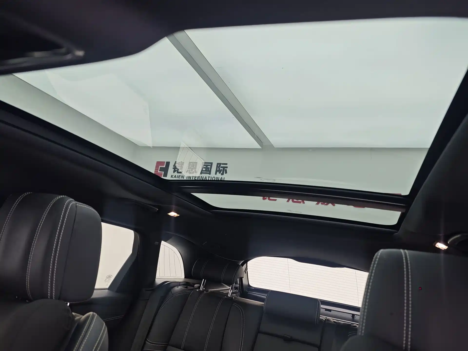 Фото 13 - Land Rover Range Rover Velar