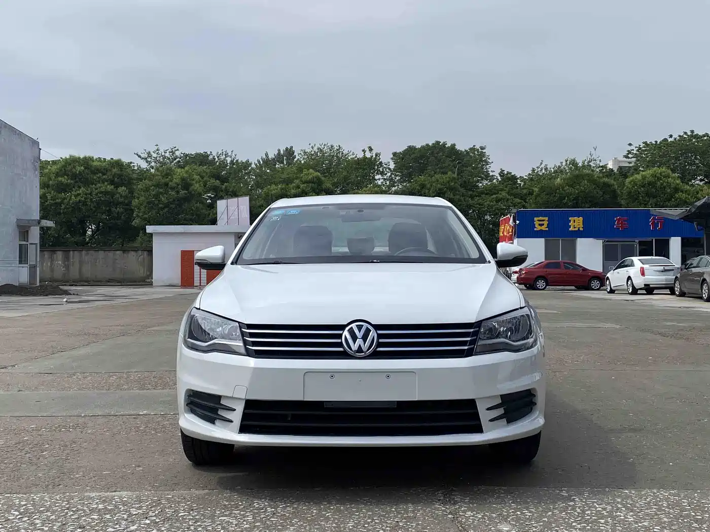 Volkswagen Bora 2014 1.6L Automatic Fashion Edition фото 2