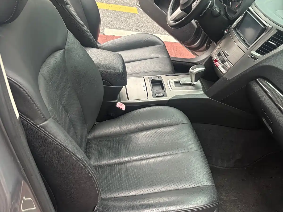 Subaru Legacy 2010 2.5i Luxury Navigation Edition фото 14